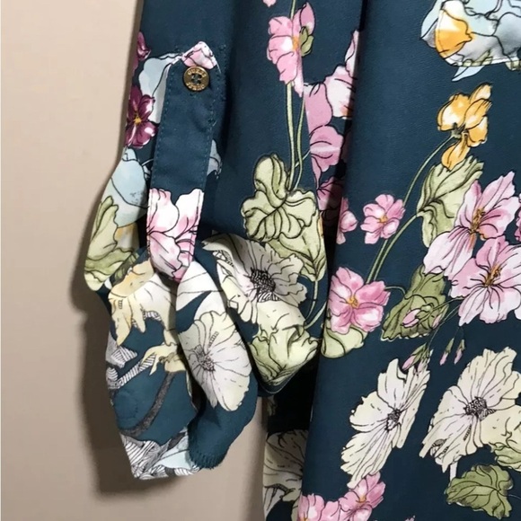 Guess Long Sleeve Floral Button Up Blouse, Front Pockets, Roll Up Sleeves, L - Picture 3 of 10